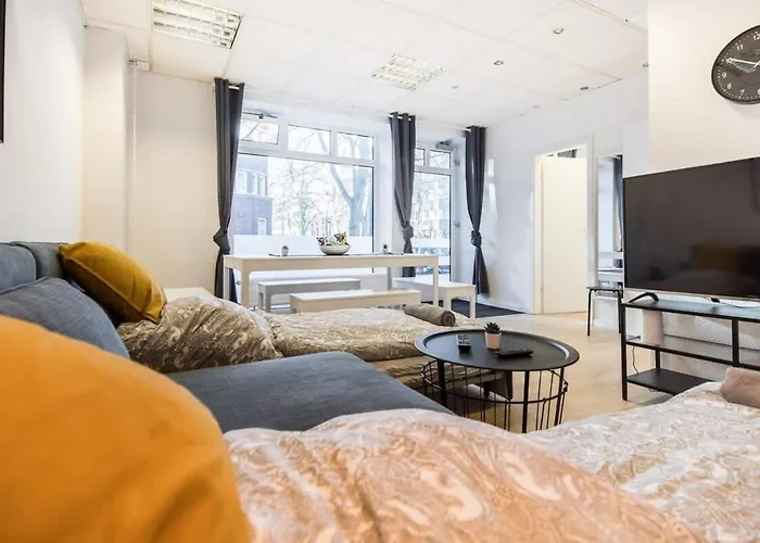 Spacious Two Br Close To Stadtpark And Street Parking Hamburg