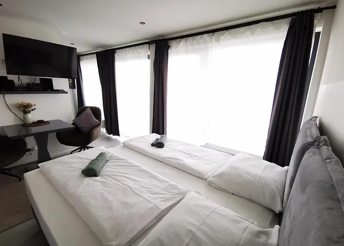 HH 05 by ROCKCHAIR - SUPERHOST Status - Modernes Apartment mit sonnigem Balkon&premium Boxspringbetten in Winterhude - Hamburg Top Geheimtipp